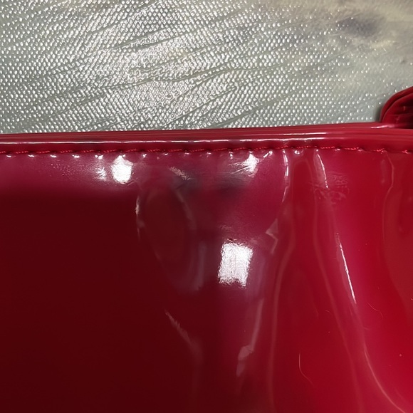 ARBONNE patent type vinyl photo bag red NWOT - Picture 4 of 7